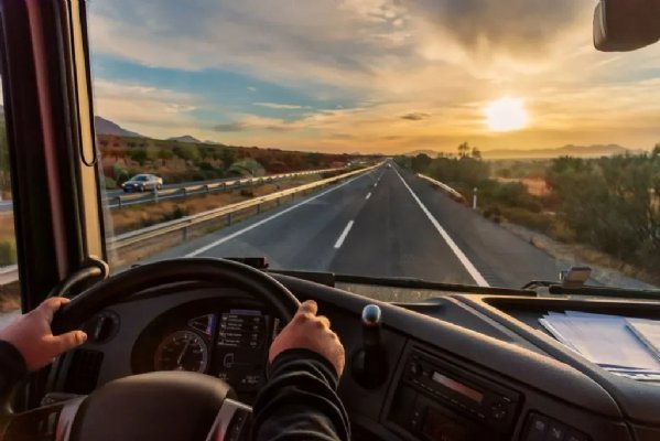 Apenas 4% dos motoristas de caminhão no Brasil são jovens